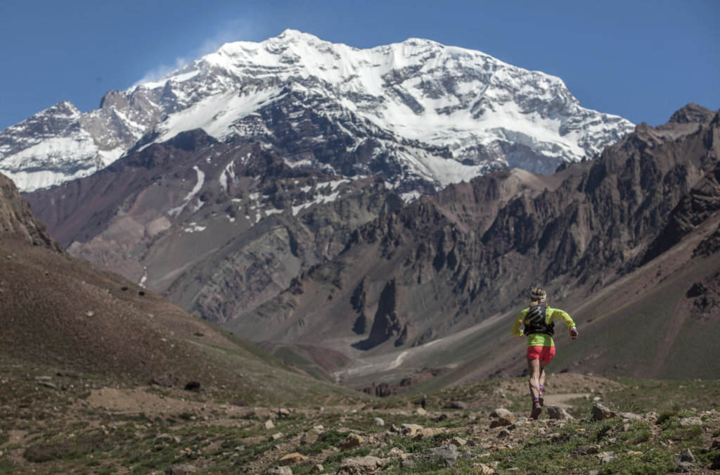 Der Aconcagua, der höchste Berg Südamerikas, gilt als technisch einfacher Berg. Daher wird er gerne als Bühne für verschiedenste Rekorde genutzt. Der damals neunjährige Tylor Armstrong war bisher der jüngste Bergsteiger auf dem Gipfel. Foto: Gustavo Cherro