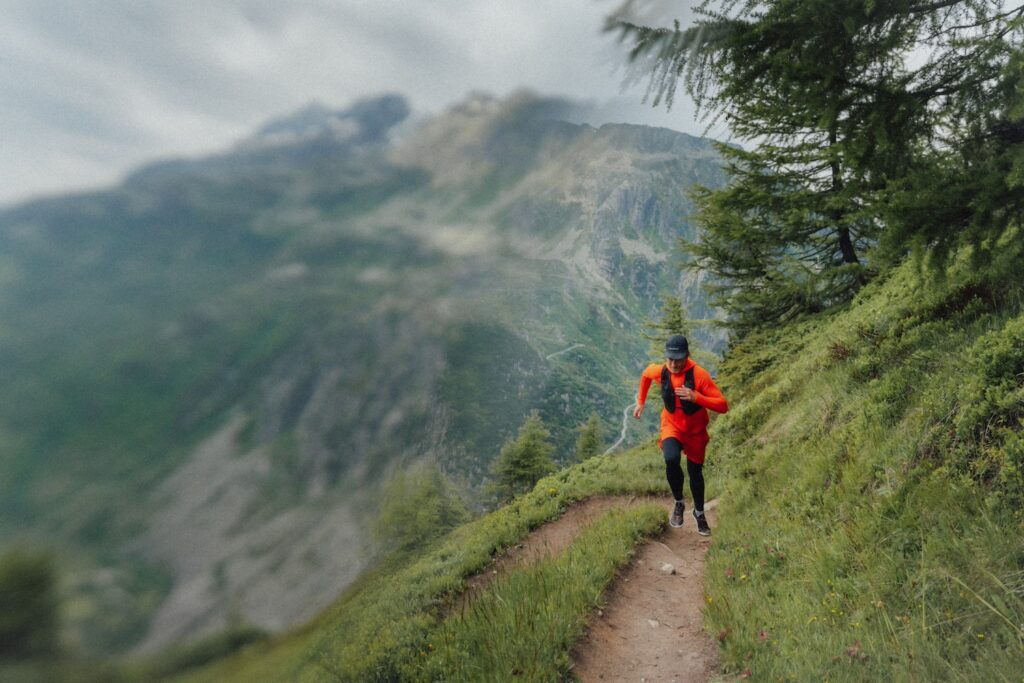 Ob beim Trailrunning, als Ausgleich zum Klettern oder einfach um die Fußmuskulatur zu stärken: Barfußschuhe sind vielseitig einsetzbar und kombinierbar. Foto: Vivobarefood