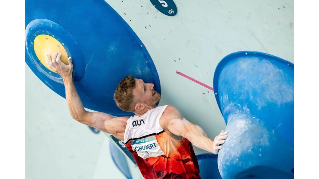 Mit dem dritten Platz im Bouldern & Lead sicherte sich Schubert  seine zweite olympische Bronzemedaille. Foto: Drapella/Virt/IFSC